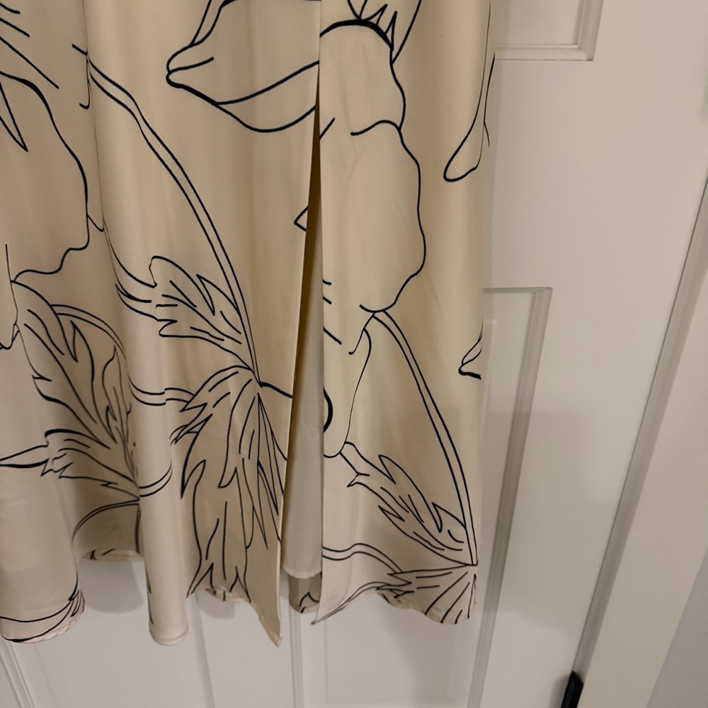 Banana Republic Cream and Black Floral A-Line Skirt - Picture 3 of 5